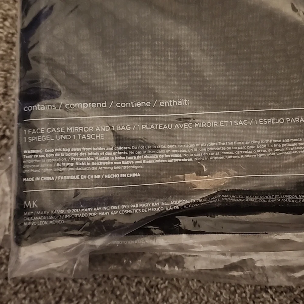 BNIP Mary Kay face case mirror and bag
